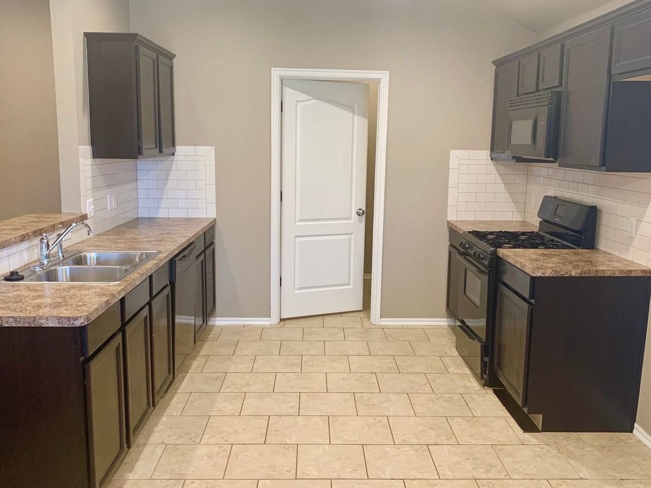 2712 Demotte Dr - Photo 4 of 17