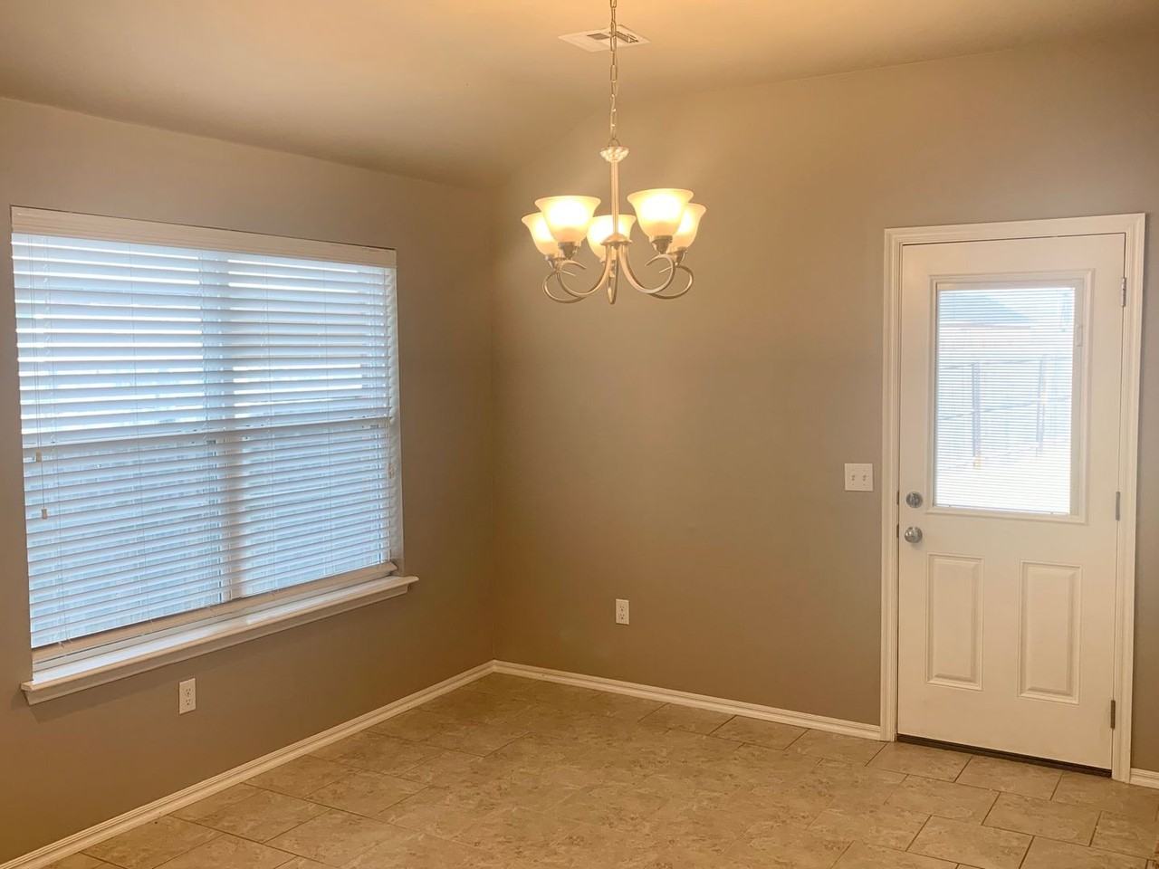 2712 Demotte Dr - Photo 5 of 17