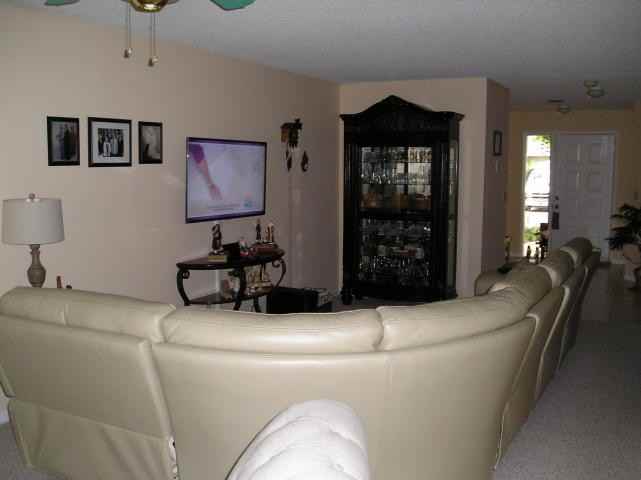 5128 Pointe Emerald Ln - Photo 3 of 8