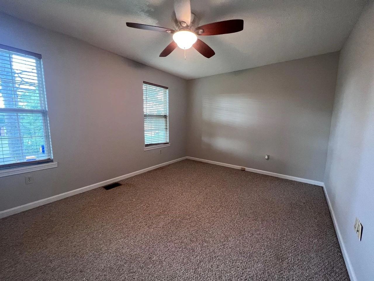 122 Westwood Cir Apt B - Photo 2 of 6
