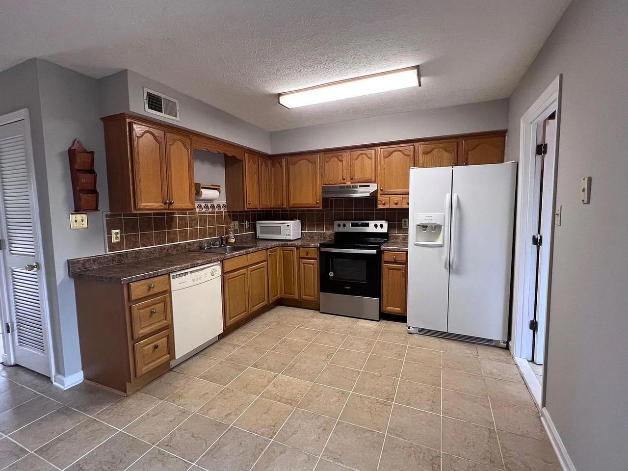 122 Westwood Cir Apt B - Photo 3 of 6