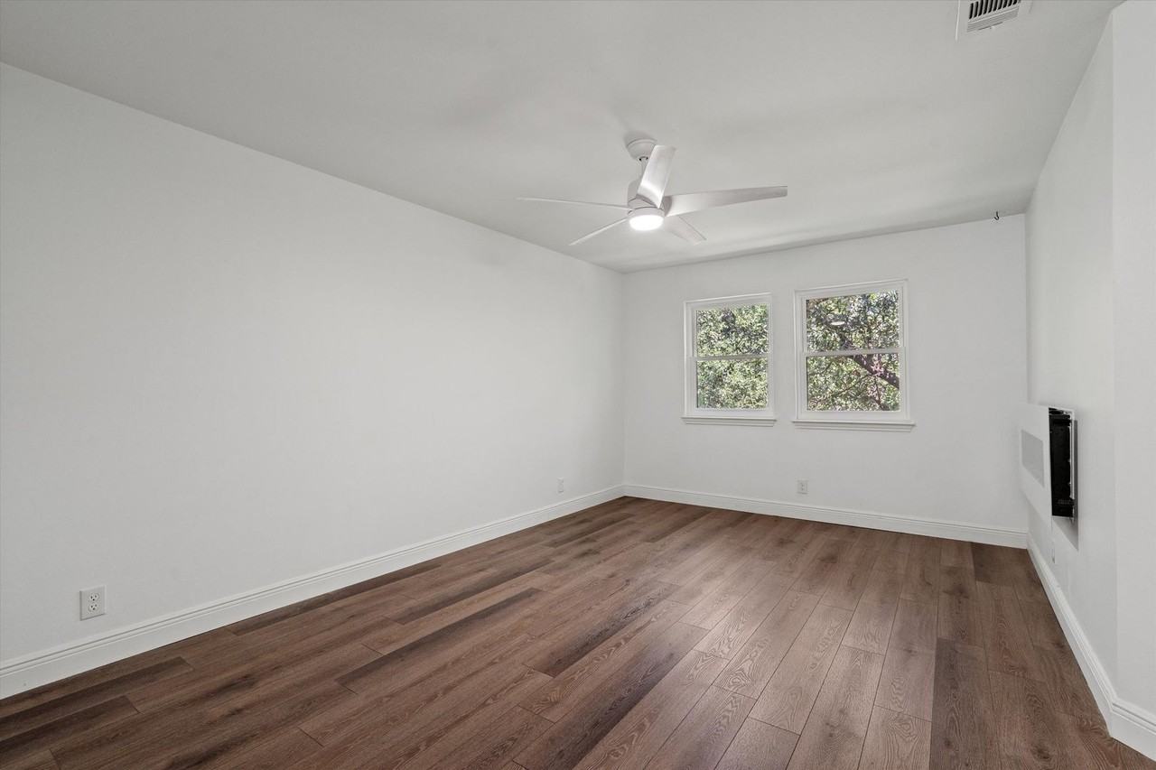 9226 Jollyville Rd #220 - Photo 5 of 26