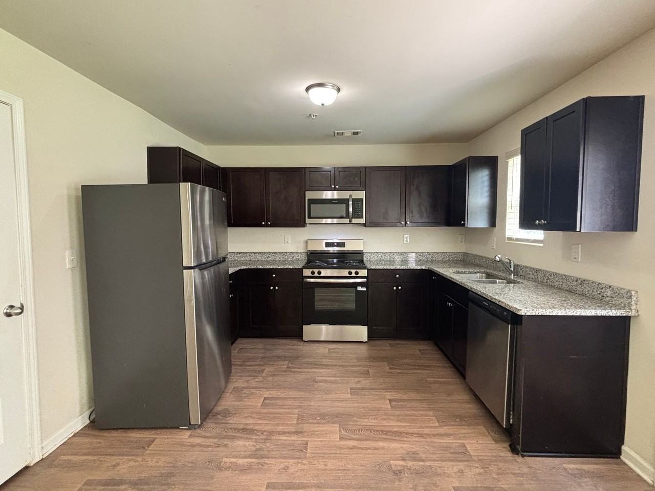 629 Carlton Pointe Dr - Photo 3 of 21