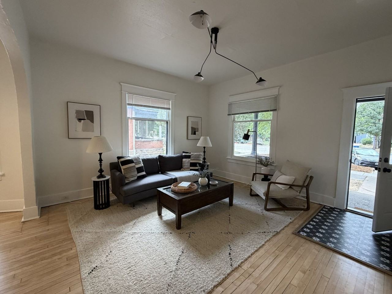604 S Meldrum St - Photo 2 of 16