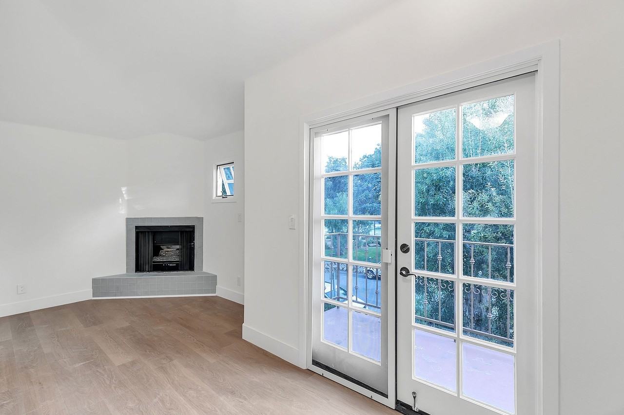 1133 25th St - Photo 6 of 15