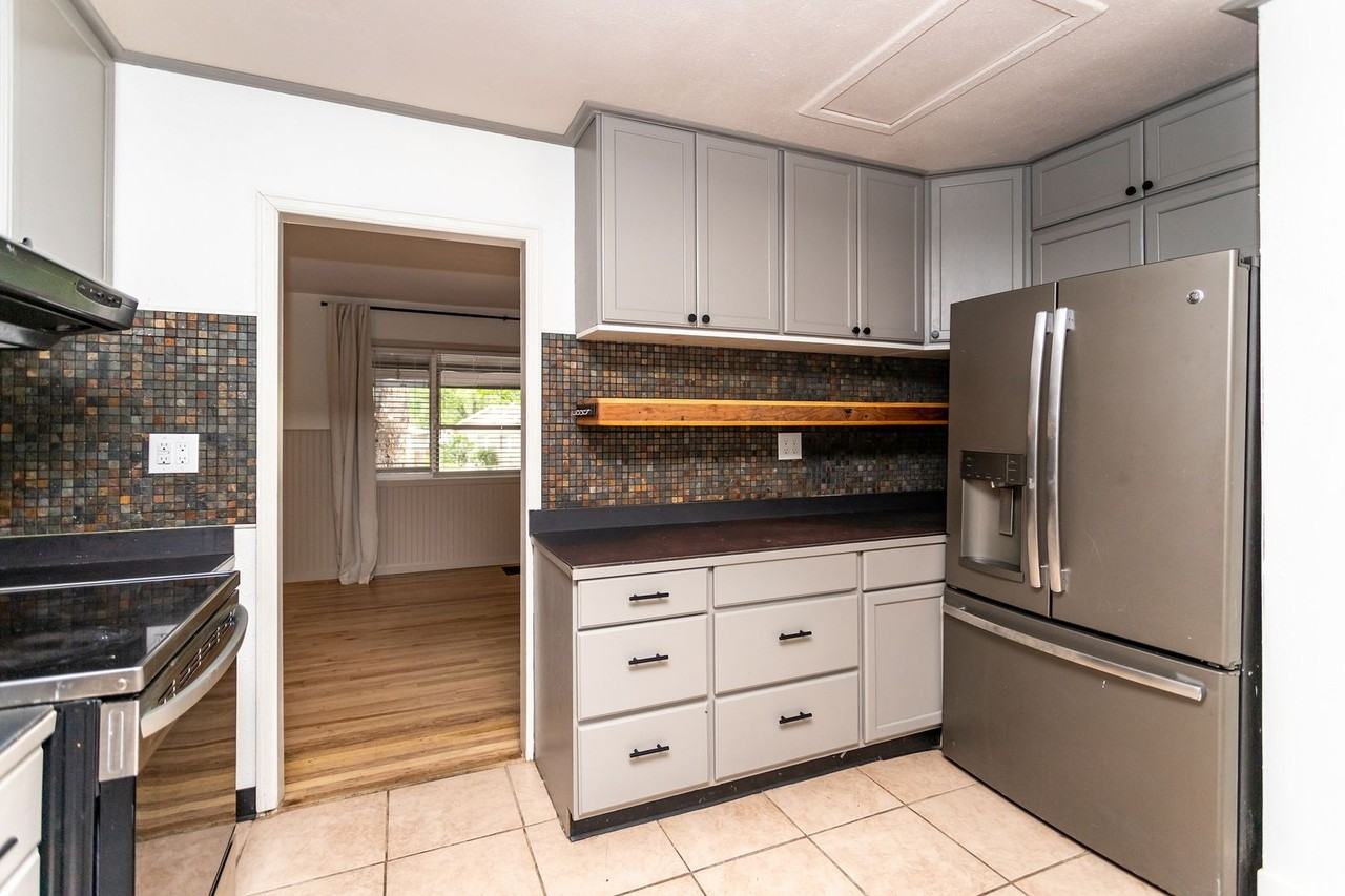 1005 Norwood Ave - Photo 5 of 35
