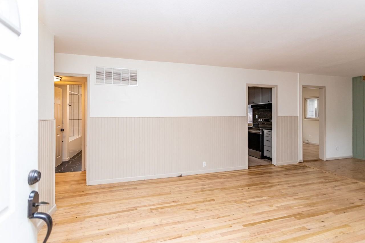 1005 Norwood Ave - Photo 7 of 35