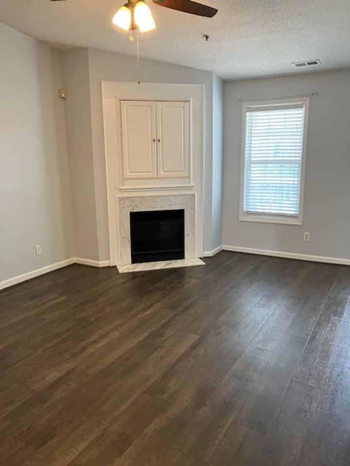 904 Litchfield Way #J - Photo 4 of 17