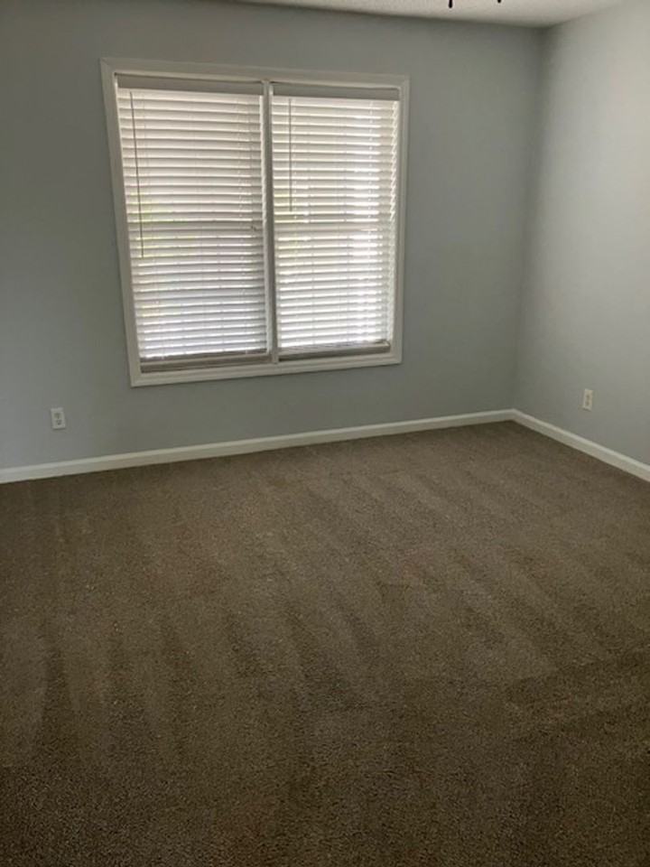 904 Litchfield Way #J - Photo 7 of 17