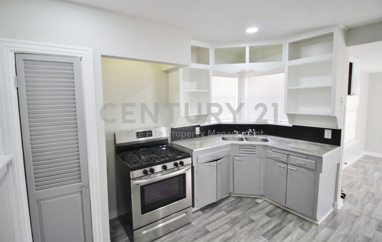 3427 Kinmore St - Photo 7 of 22