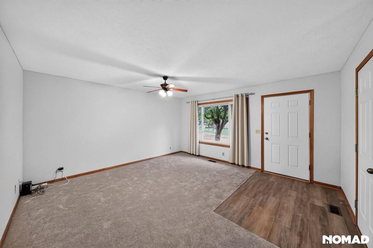 908 Newport Blvd - Photo 7 of 32