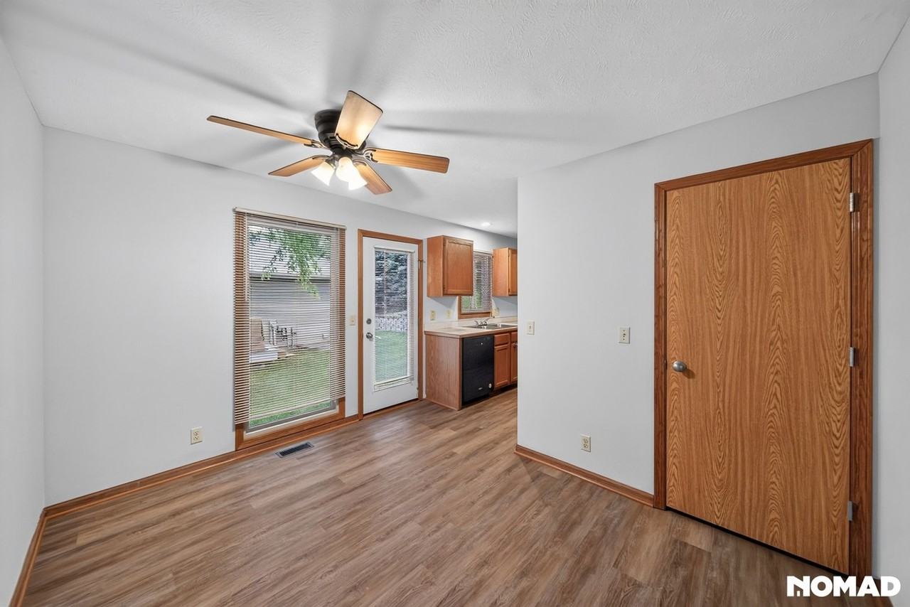 908 Newport Blvd - Photo 6 of 32