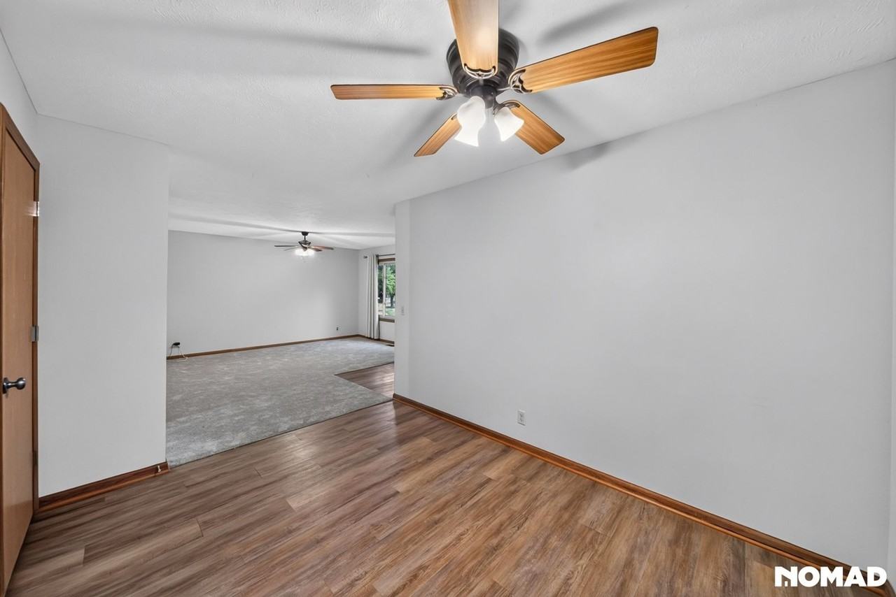 908 Newport Blvd - Photo 5 of 32