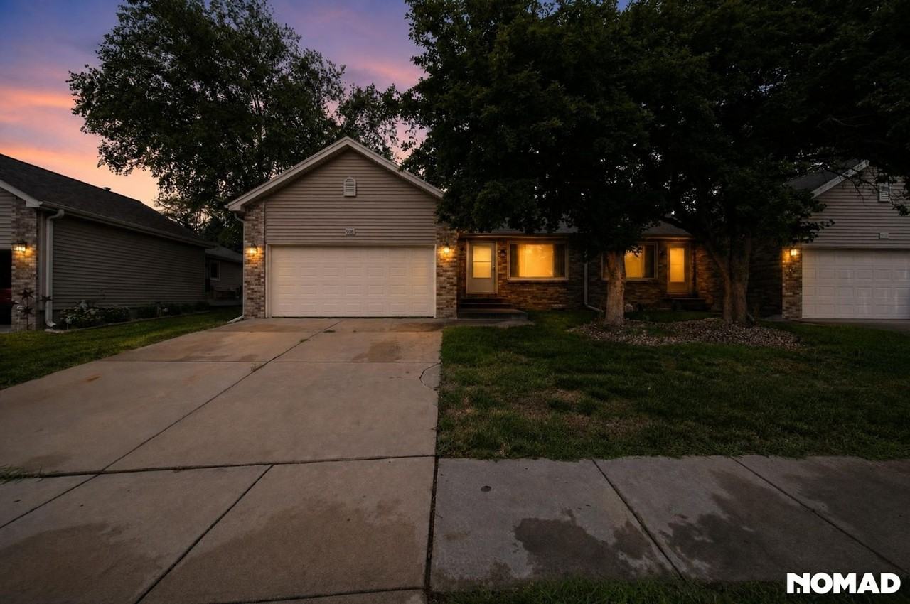 908 Newport Blvd - Photo 2 of 32