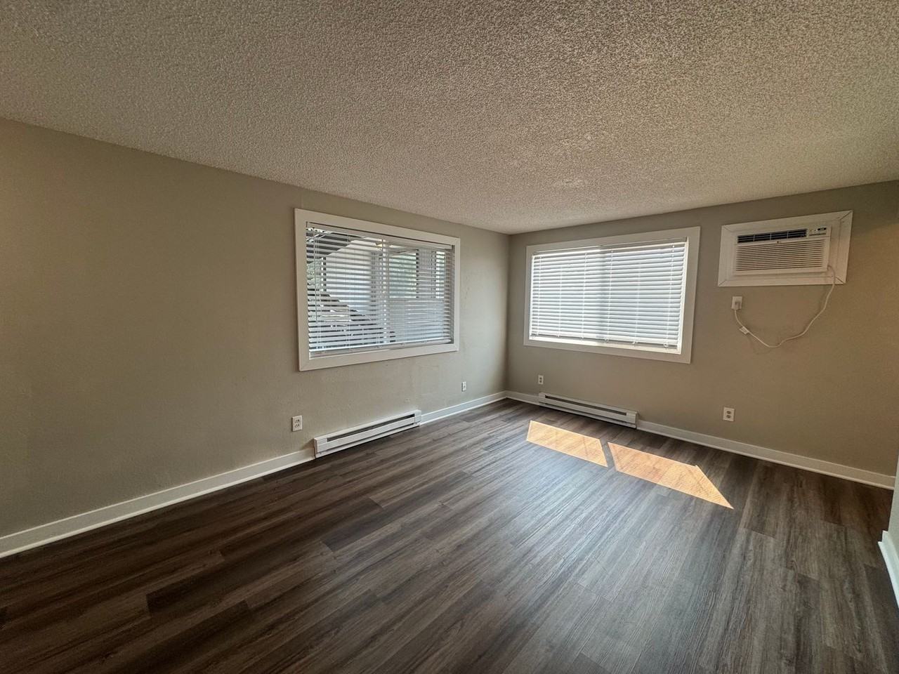 COZY 2BD/1BA NORTH WEST APARTMENT | ON - Photo 3 of 22