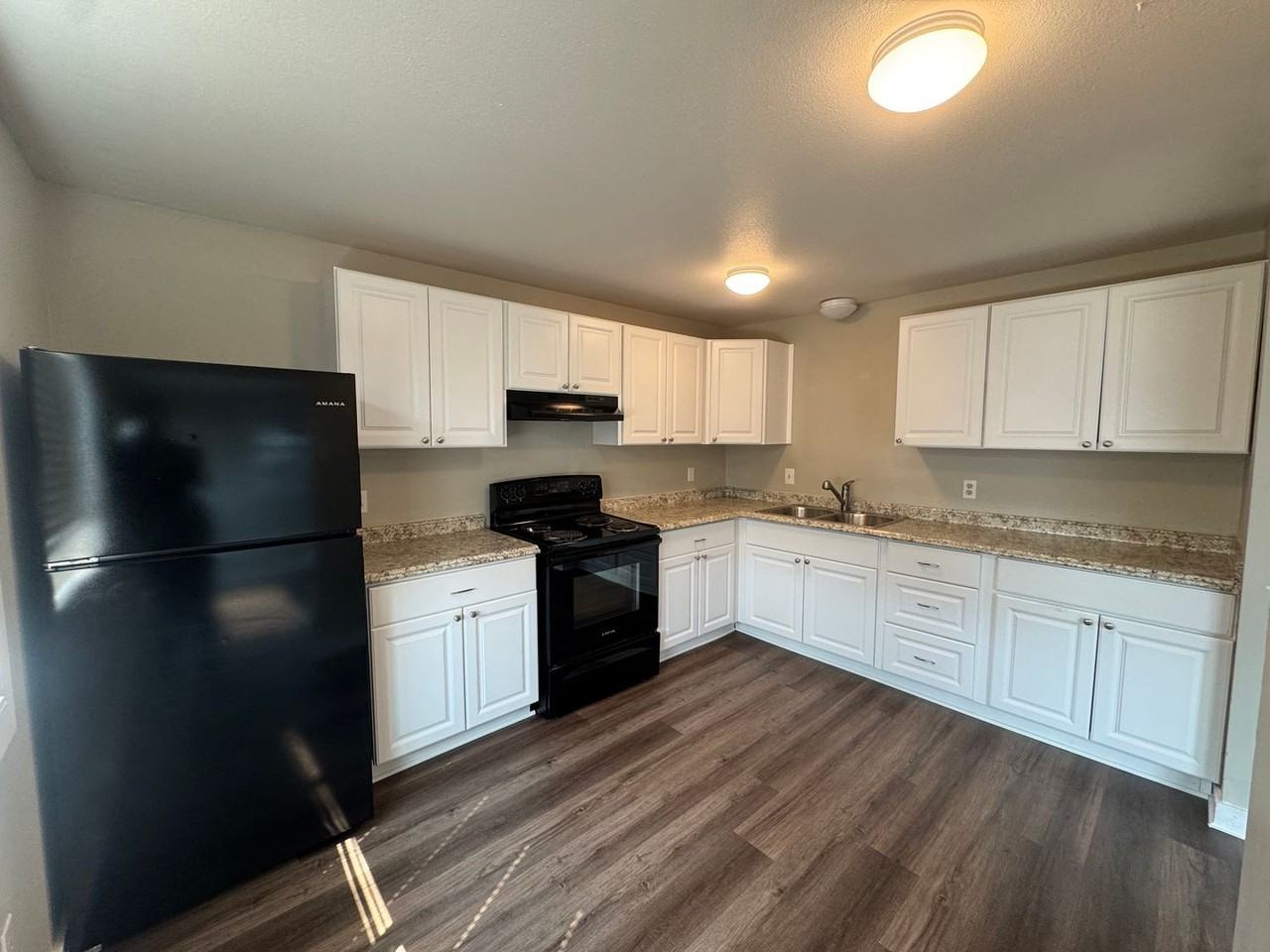 COZY 2BD/1BA NORTH WEST APARTMENT | ON - Photo 4 of 22