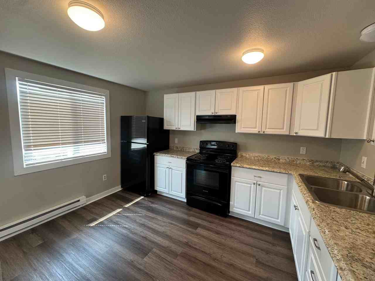 COZY 2BD/1BA NORTH WEST APARTMENT | ON - Photo 5 of 22