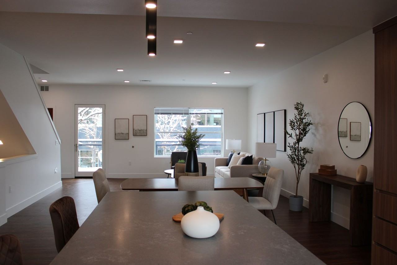 727 Front St - Photo 6 of 33
