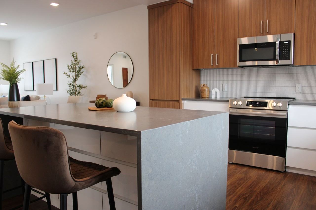 727 Front St - Photo 7 of 33