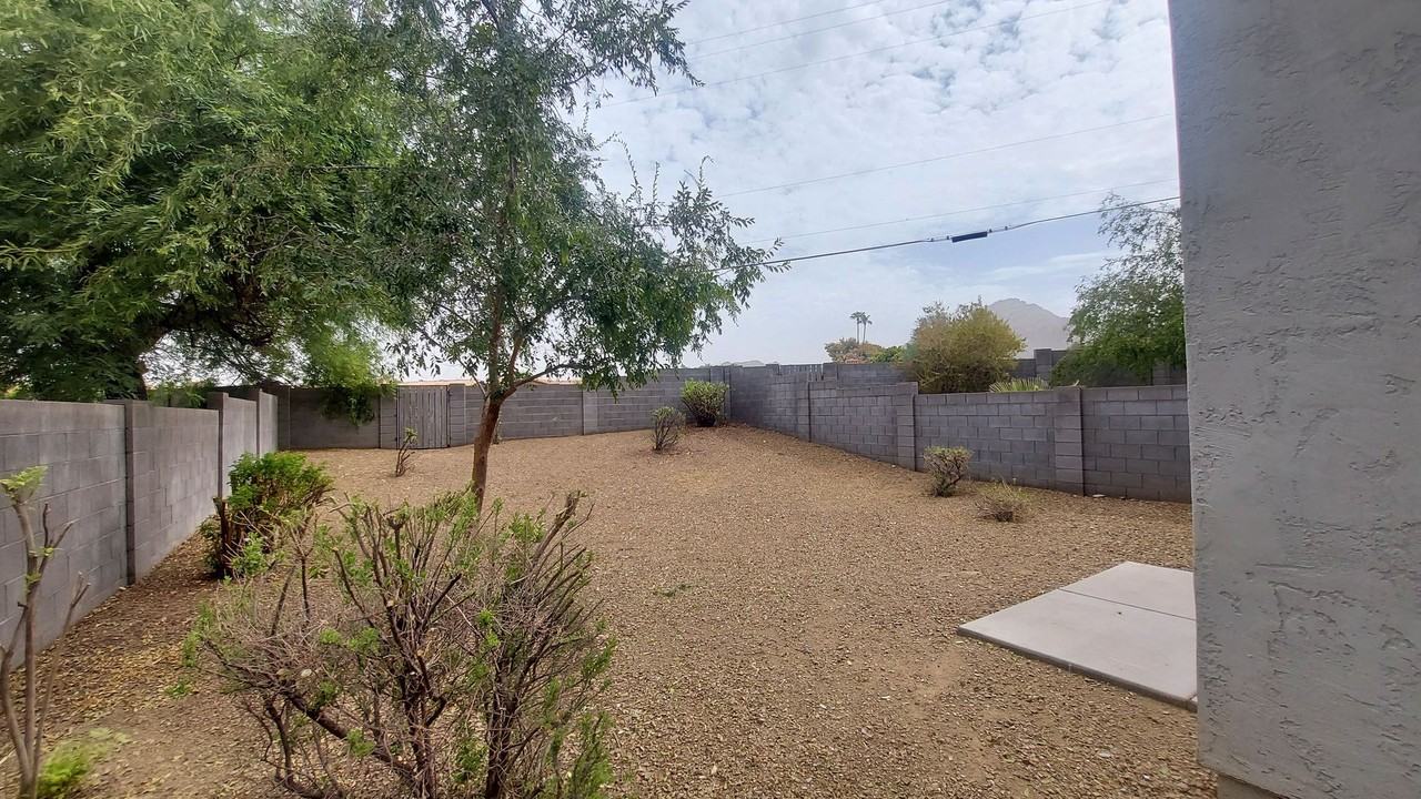 1728 E Ocotillo Rd - Photo 4 of 20