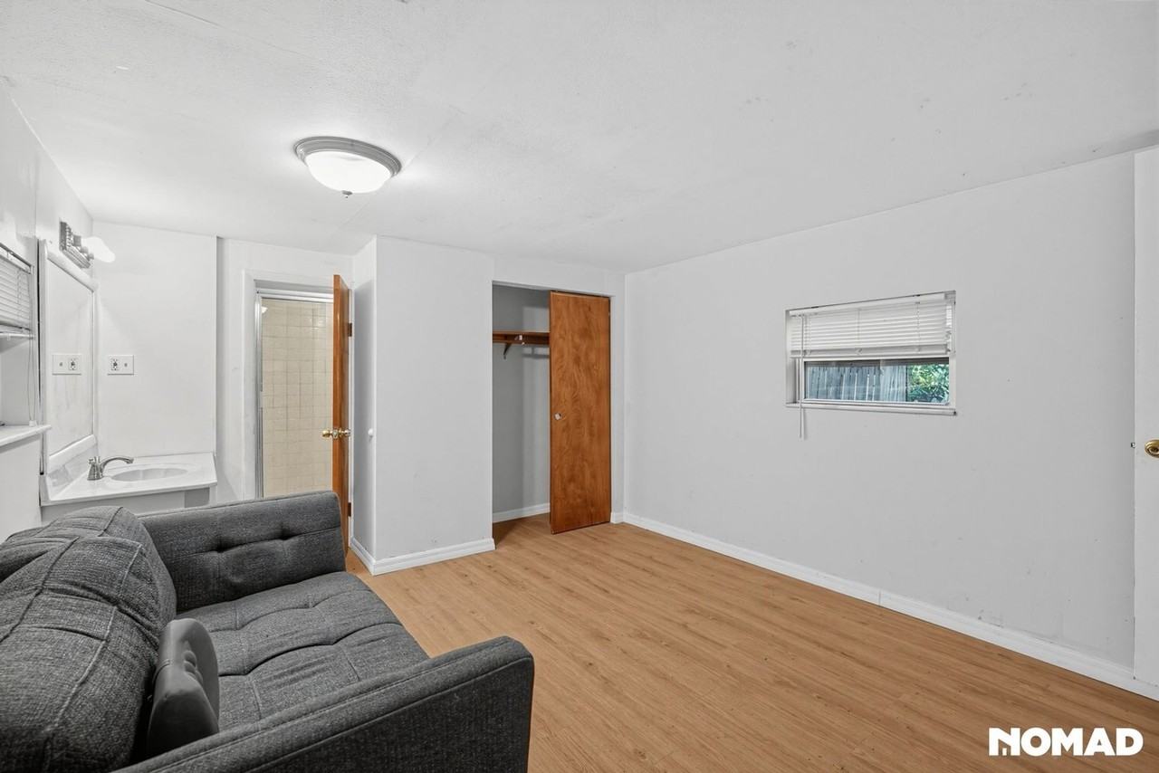 8915 N Orleans Ave - Photo 2 of 2