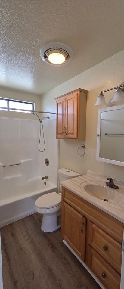 470 8th St - Photo 4 of 11