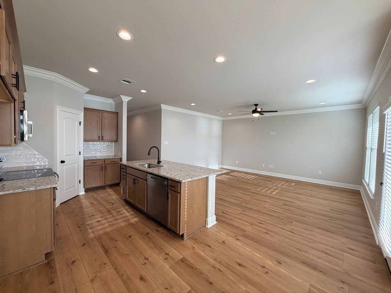 820 Venecia Dr - Photo 3 of 29