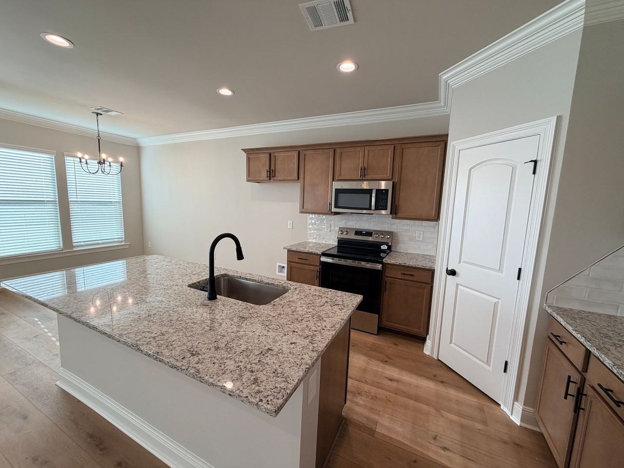 820 Venecia Dr - Photo 7 of 29