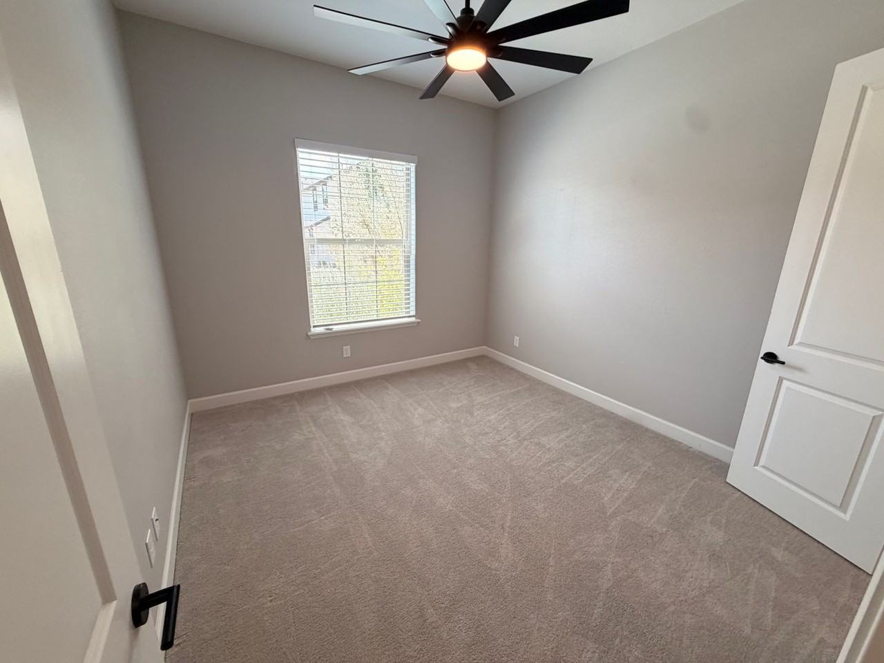1926 W Holden Dr - Photo 3 of 31