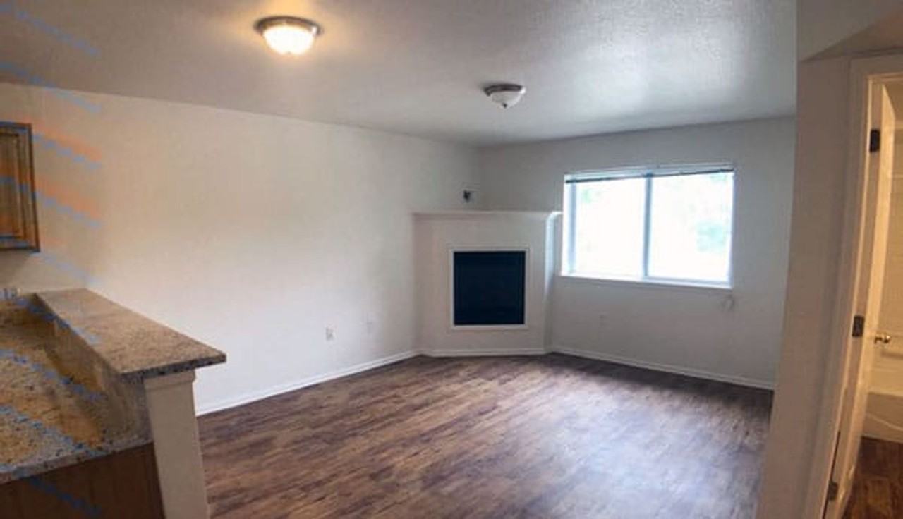 865 30th St - Photo 2 of 8