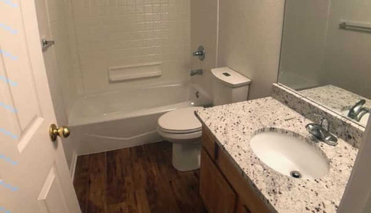 865 30th St - Photo 4 of 8