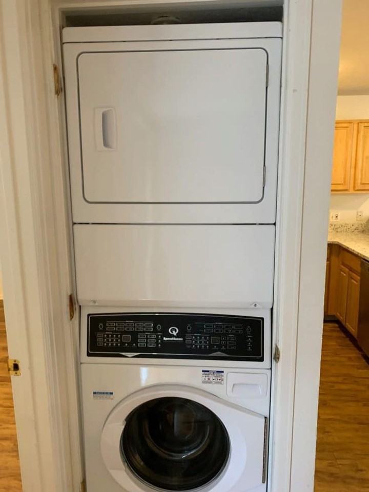 865 30th St - Photo 6 of 8