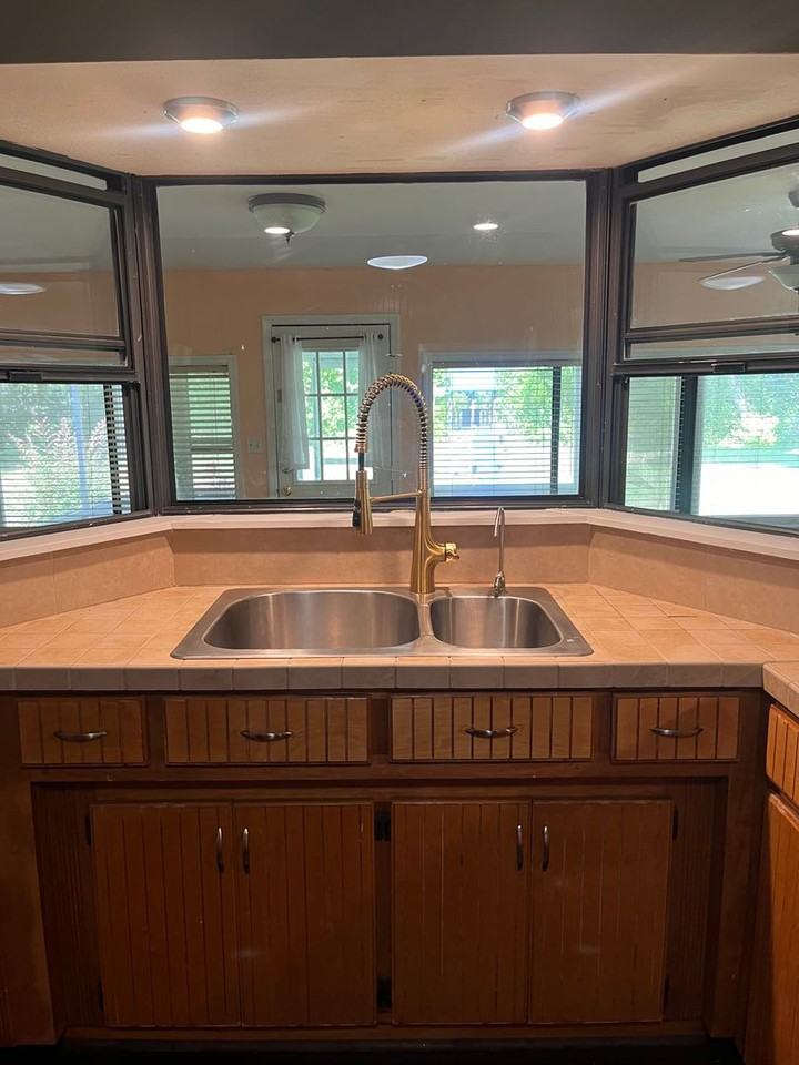 18 Peachtree St - Photo 2 of 21