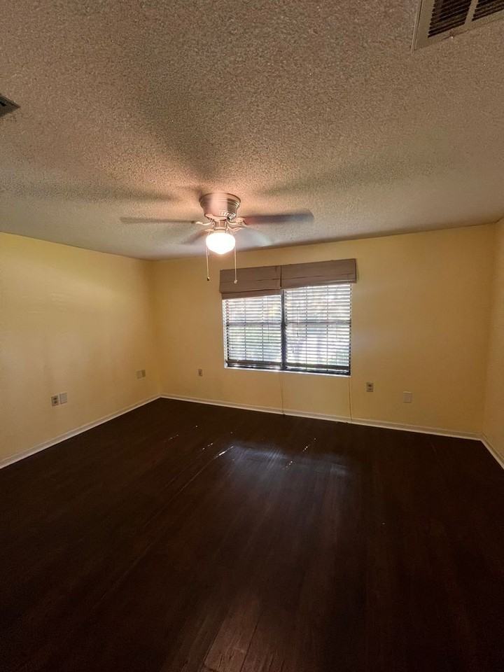 18 Peachtree St - Photo 4 of 21