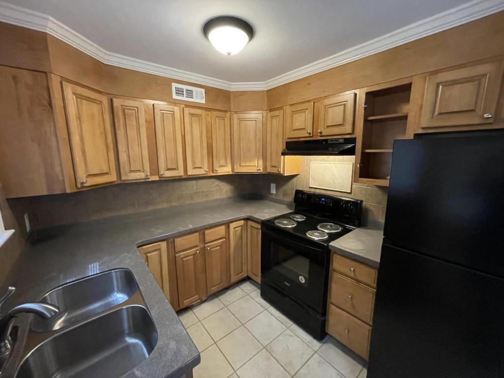 3471 Vineville Ave Apt F - Photo 2 of 9