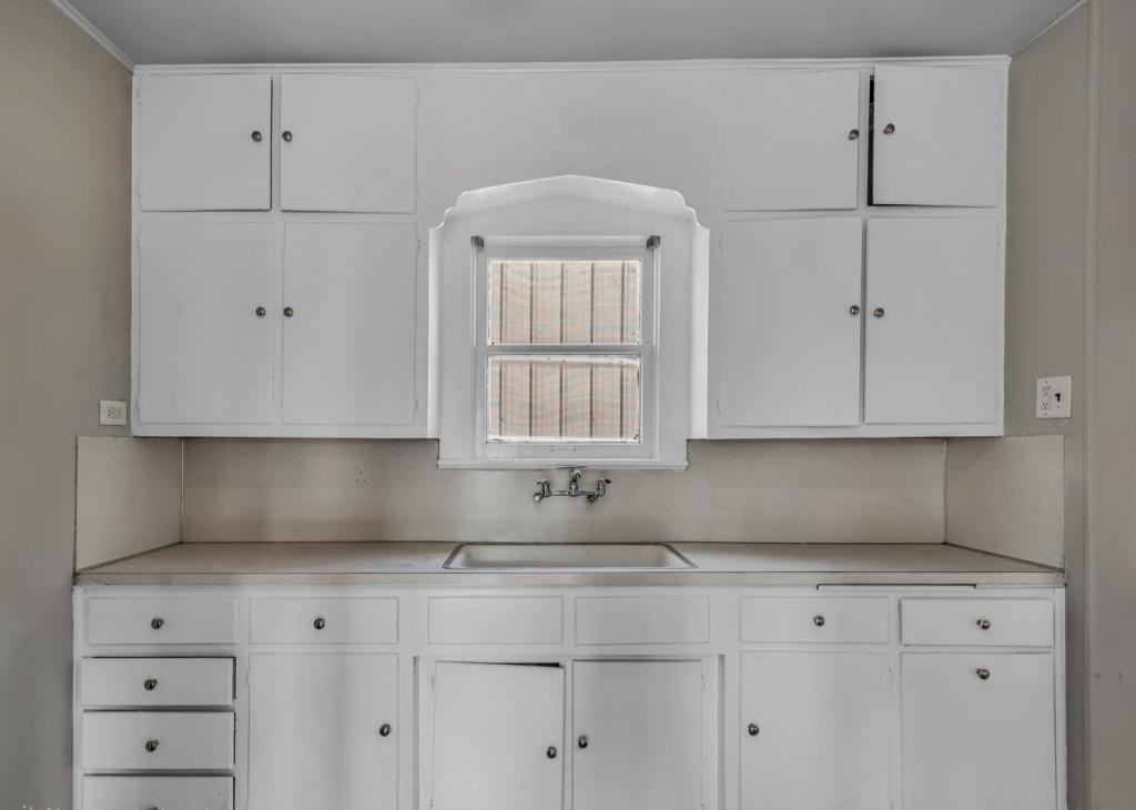 803 N Banks St - Photo 7 of 16