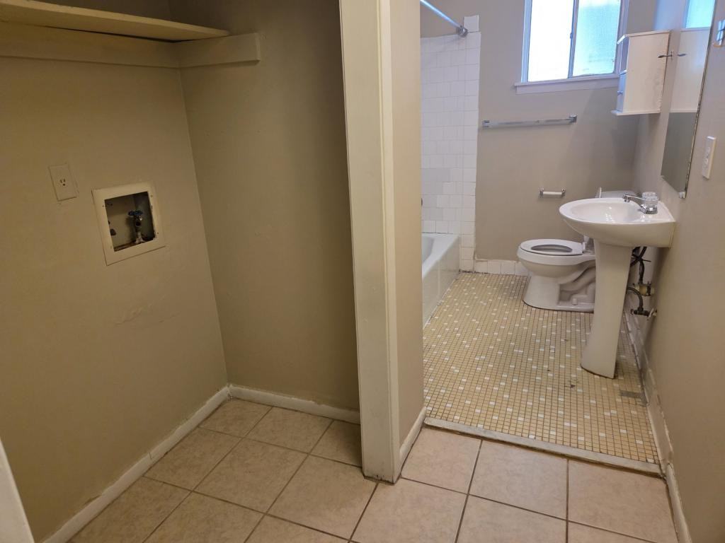 897 Six Oaks Cir - Photo 4 of 11