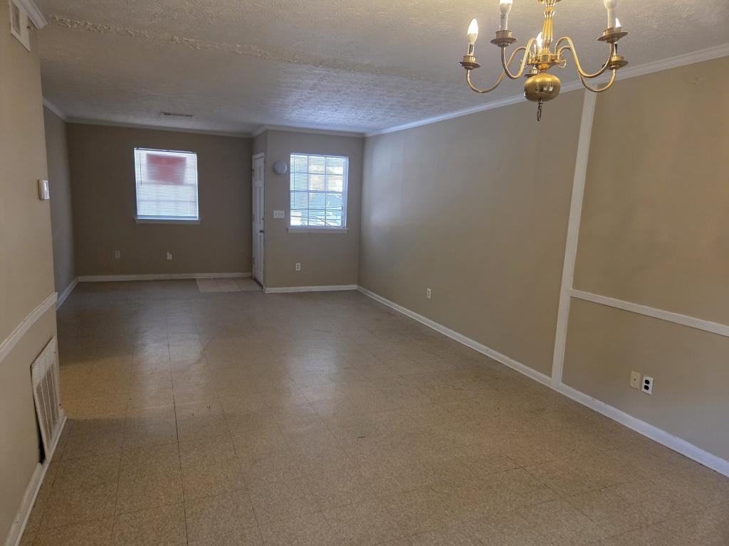 897 Six Oaks Cir - Photo 7 of 11