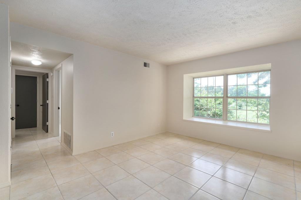 346 Fairway Dr - Photo 7 of 26