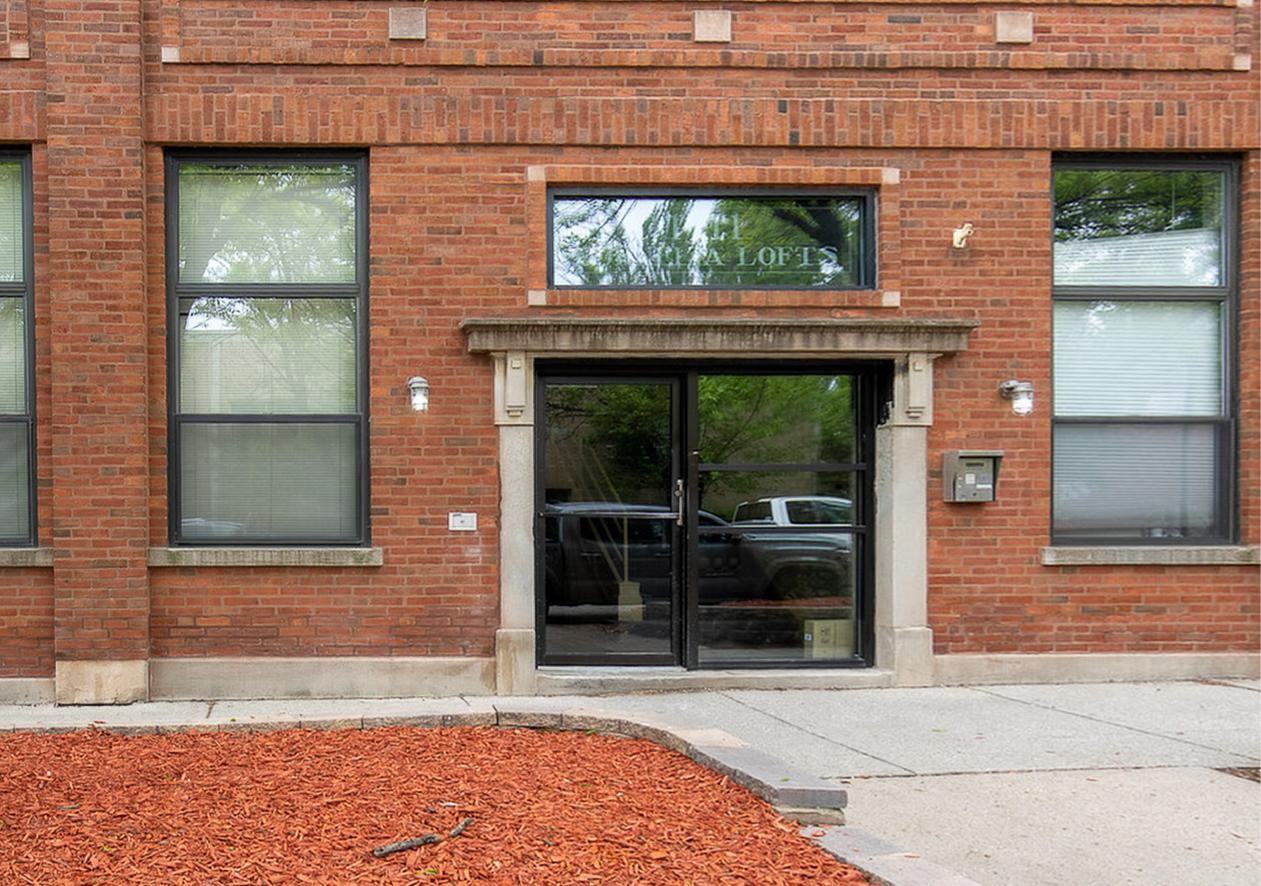1111 W Cornelia Ave #204 - Photo 3 of 3