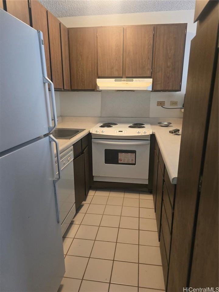 2140 Kuhio Ave #1805