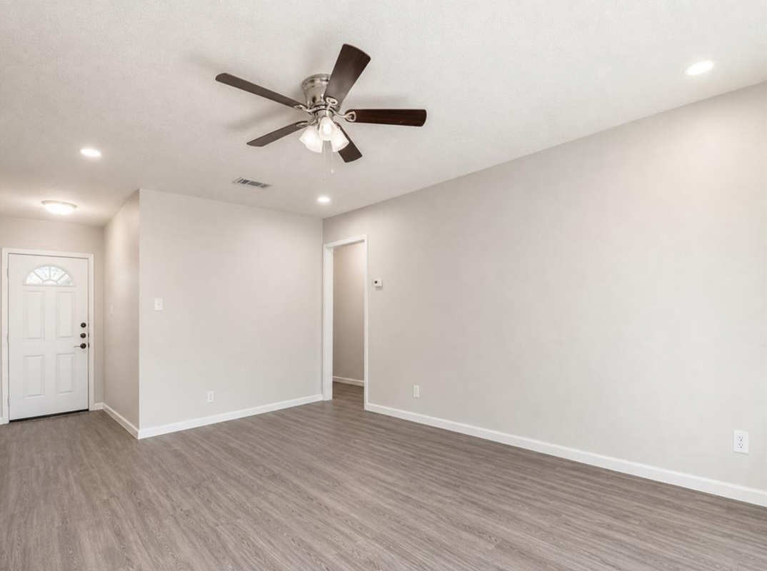 412 Craddock Ave - Photo 2 of 5