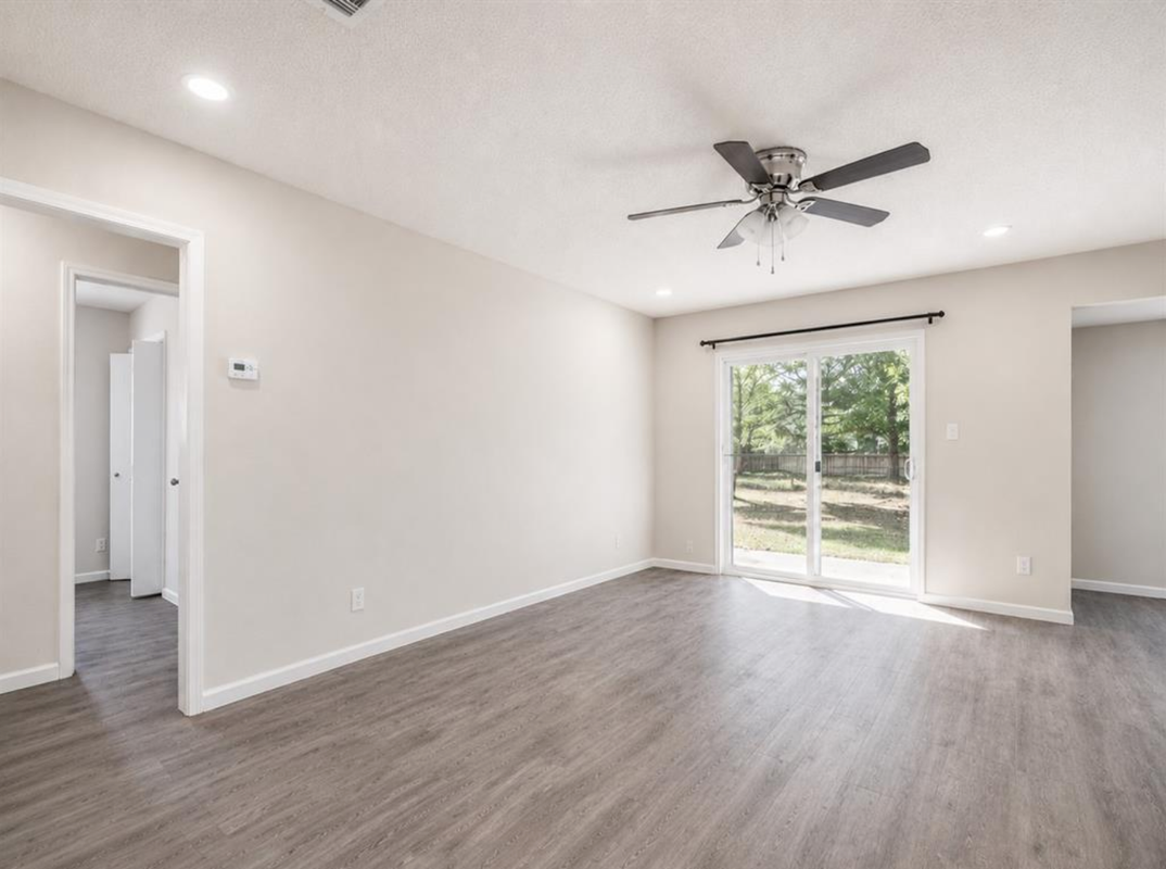 412 Craddock Ave - Photo 4 of 5