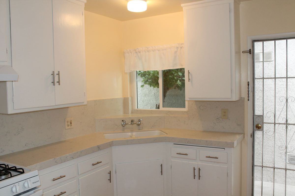 445 E Providencia Ave ##A - Photo 4 of 6
