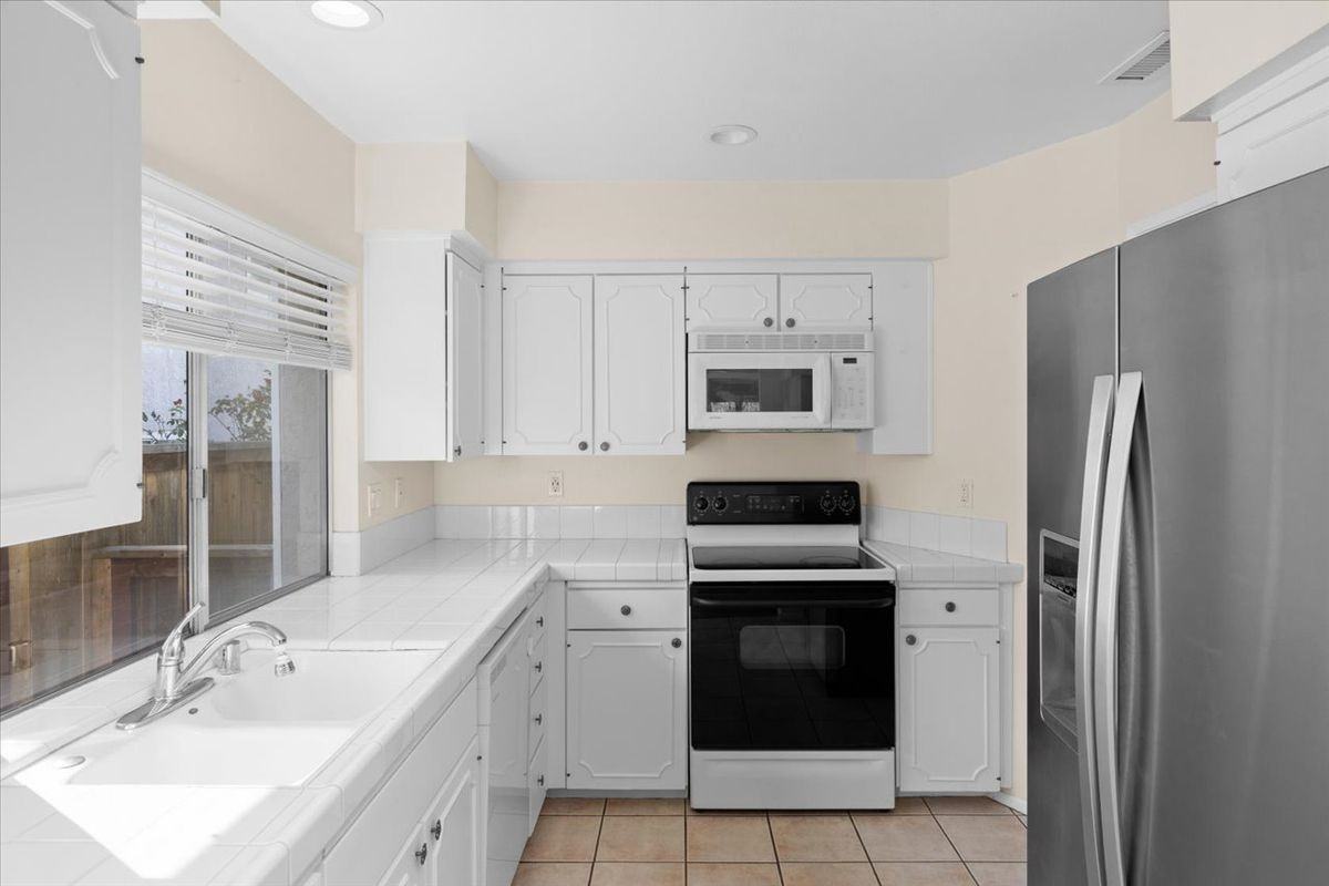 274 Boleroridge Pl - Photo 4 of 30