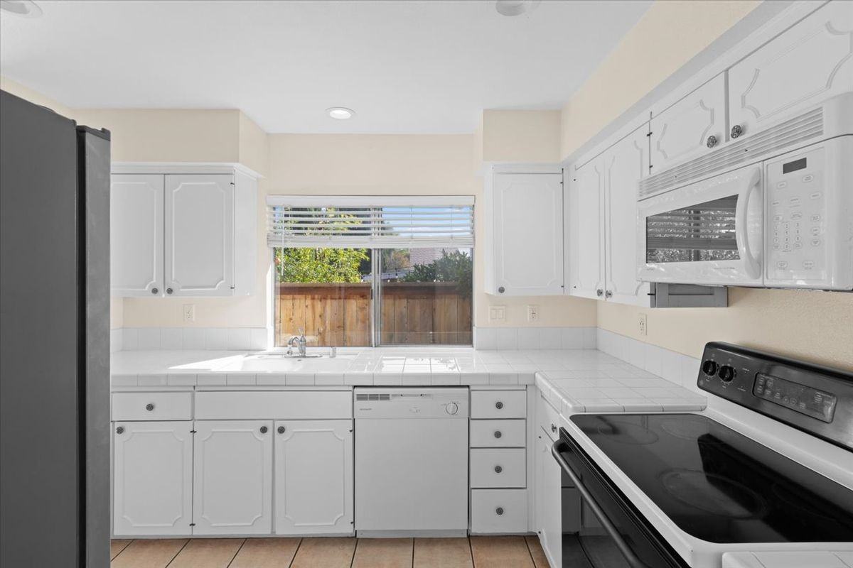 274 Boleroridge Pl - Photo 5 of 30