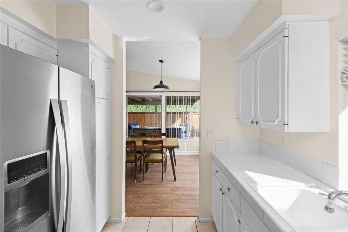 274 Boleroridge Pl - Photo 6 of 30