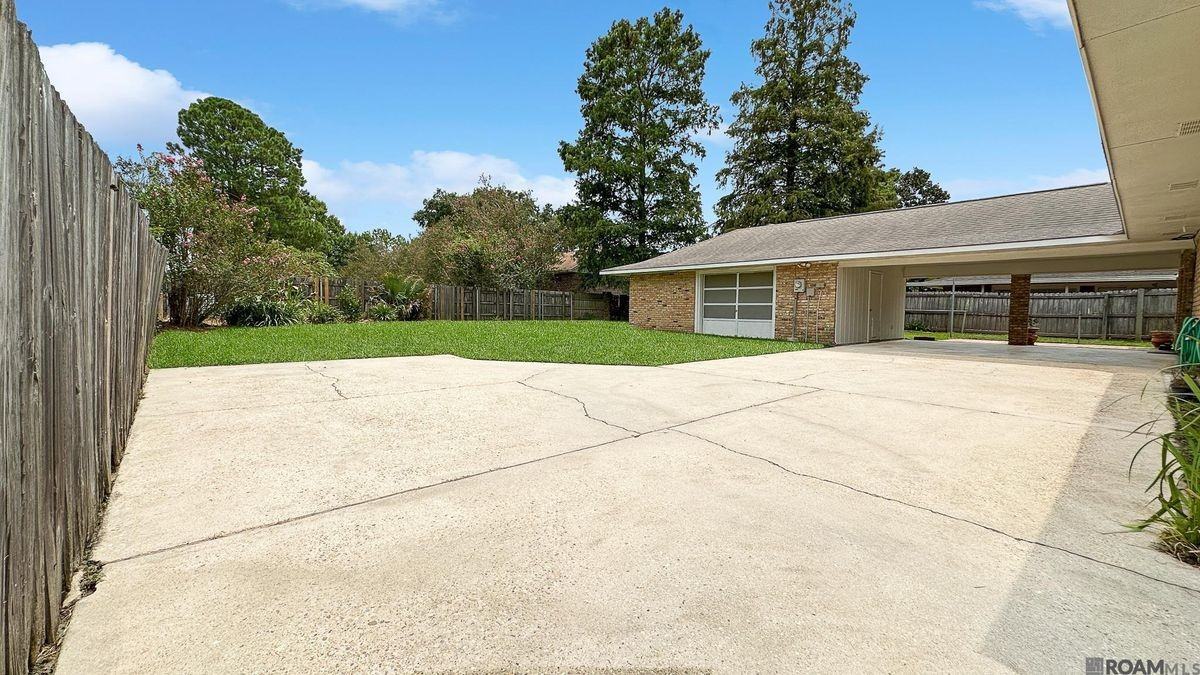 1740 Rue Crozat - Photo 2 of 24