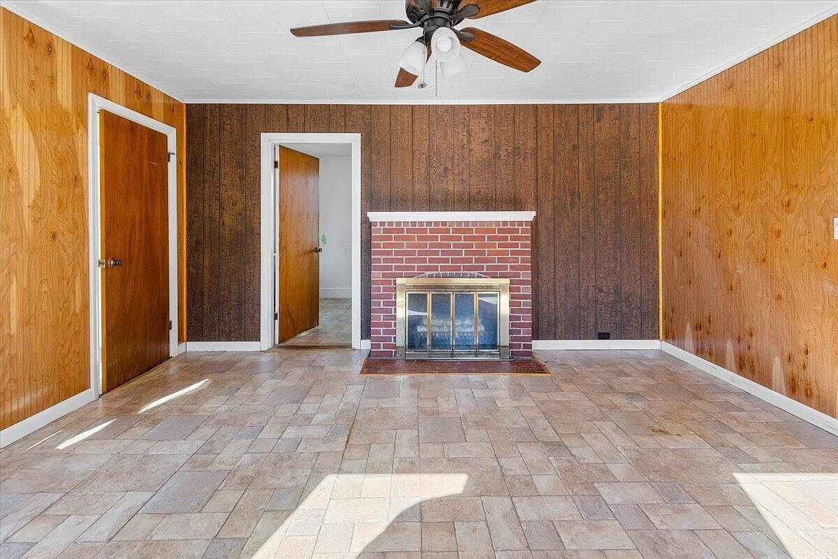 15 Pleasant St - Photo 5 of 20