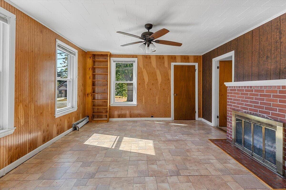 15 Pleasant St - Photo 6 of 20